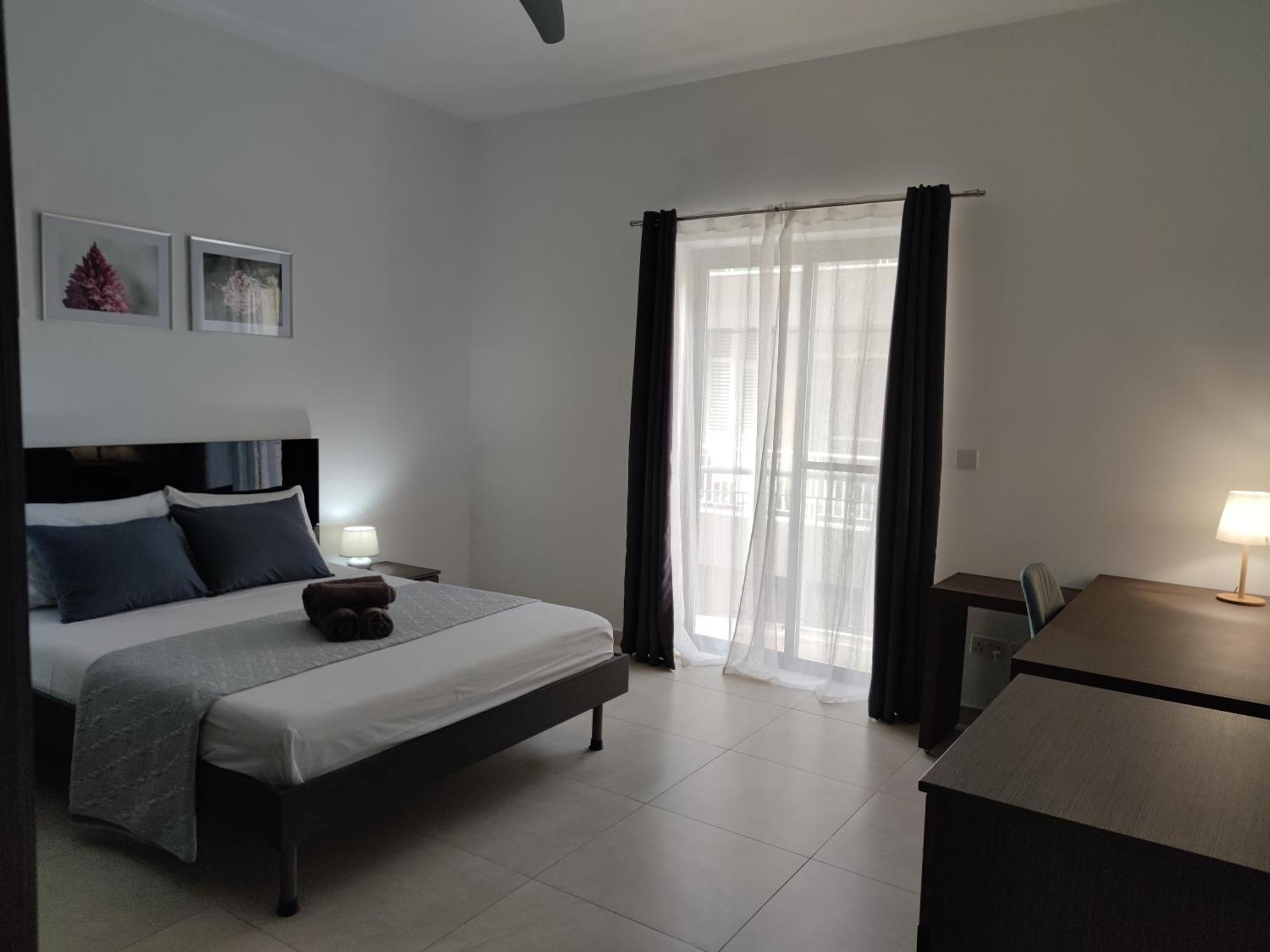 Etoile Court Apt - Homey, Spacious & Private Patio Mgarr Экстерьер фото